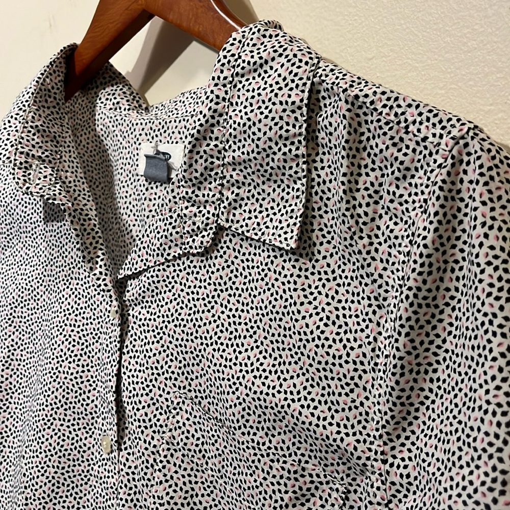 ✨$5✨ Light and airy Old Navy button up size L